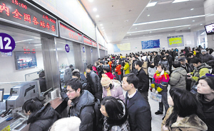 返程出現(xiàn)小高峰。 吳俊攝