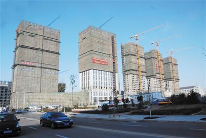 地產商貓冬苦等出頭日 休假請財神似八仙過海