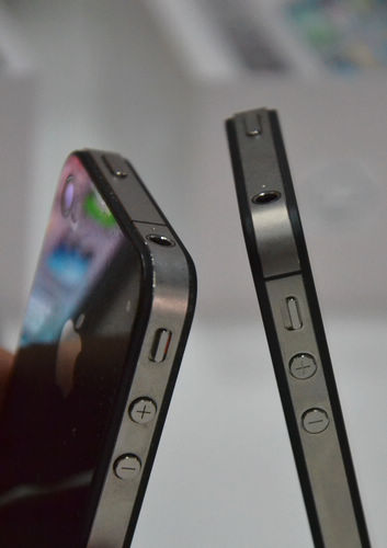 iphone4s開售，青島iphone4s真機實拍，銷售員介紹iphone4s套餐及辦理方法