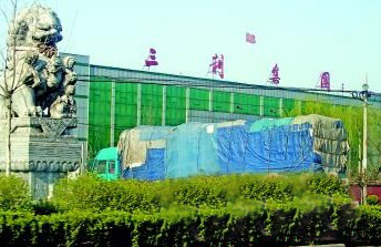 揭再生棉流通鏈:小作坊破布舊絮制棉運(yùn)進(jìn)紡織廠(chǎng)