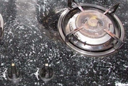 燃氣灶面板突然爆炸