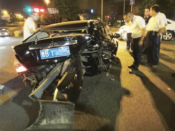 現代被雪佛蘭連撞2次三廂慘變一廂 女子撞失憶