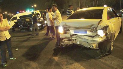 現代被雪佛蘭連撞2次三廂慘變一廂 女子撞失憶