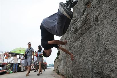 跑酷高手飛檐走壁如插羽翼 白天激情領袖入夜變廚師 跑酷高手飛檐走壁如插羽翼 白天激情領袖入夜變廚師