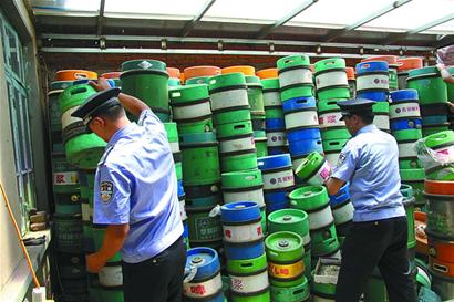 香精白糖小蘇打調出名牌散啤 流亡沿街燒烤攤和小飯店