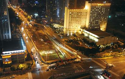 地鐵五四廣場站開搭頂棚 將進行二期三期調流