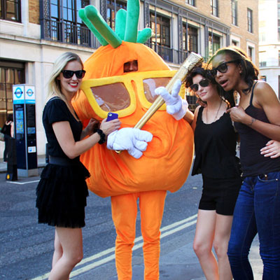 奧運驚現“美女打劫團” 疑似倫敦市長火炬被搶