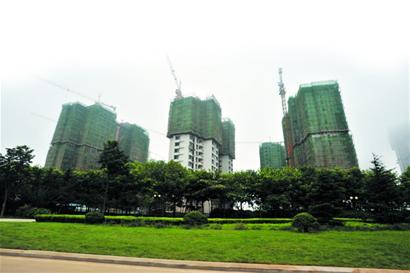 青島西海岸樓盤抱團取暖聯合開房展 豪宅5折甩賣