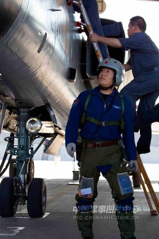 濟空部隊演練超低空掠海突擊海上小島