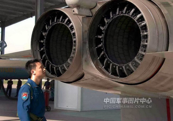 濟(jì)空部隊(duì)演練超低空掠海突擊海上小島