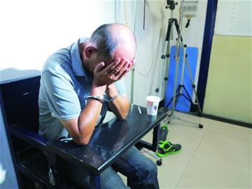 中年男玩游戲花光母親養老金 偽裝財神騙錢