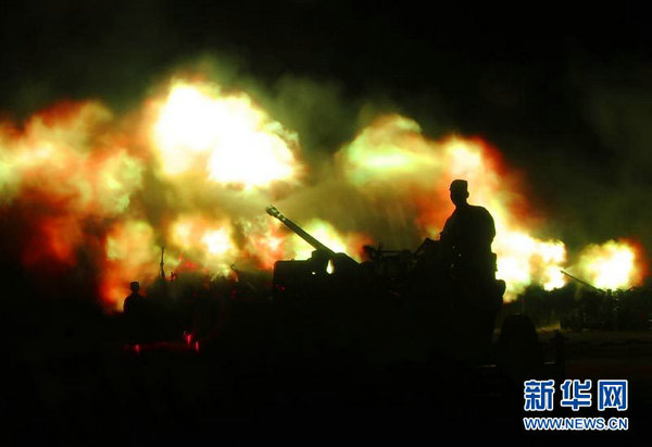 南京軍區部隊夜間實射 司令員親自上陣指導