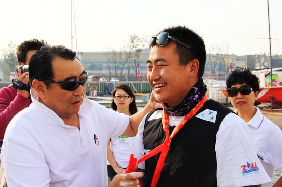 青島獨臂哥揚帆環游中國海