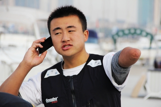 青島獨臂哥揚帆環(huán)游中國海 青島獨臂哥揚帆環(huán)游中國海