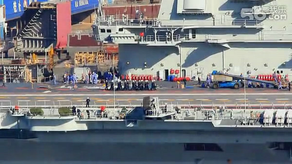 資料圖：中國海軍人員上艦。