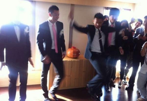 林丹謝杏芳大婚 伴郎跳天鵝舞