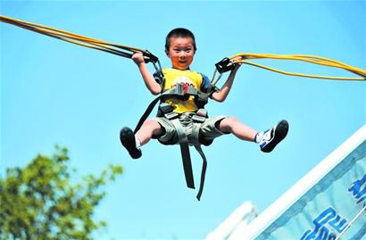 6大景區(qū)1天納客37萬 迎首個(gè)高峰