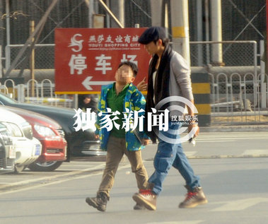 陳坤自爆寶貝兒子的清晰照 9歲優優訓狗場面溫馨