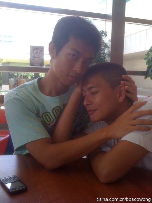 TVB“基情”瞬間:林峰吳卓羲牽手同行引猜疑