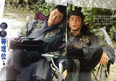 TVB“基情”瞬間:林峰吳卓羲牽手同行引猜疑