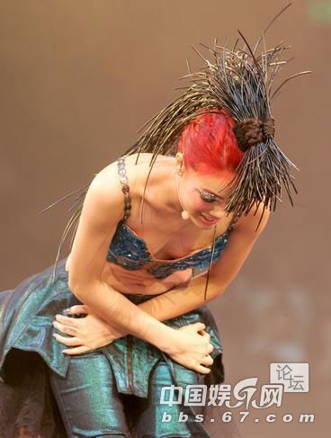 中外明星臺上銷魂一刻 太囧了