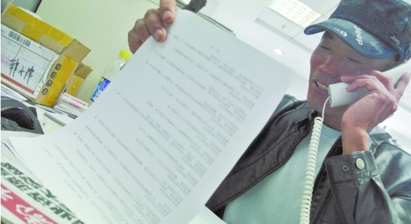 青島孝子帶母求職50家單位發邀請 母子吃住全包