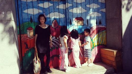 小S攜漂亮愛女逛藝術館 