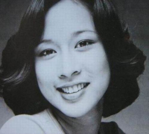 郭晶晶霍啟剛婚禮堪比公婆當年 婆婆朱玲玲年輕私密照曝光