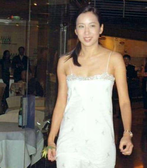 郭晶晶霍啟剛婚禮堪比公婆當年 婆婆朱玲玲年輕私密照曝光