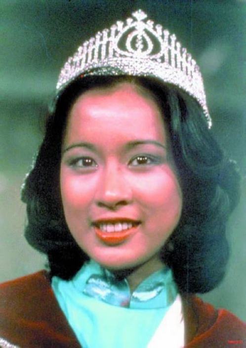 郭晶晶霍啟剛婚禮堪比公婆當年 婆婆朱玲玲年輕私密照曝光