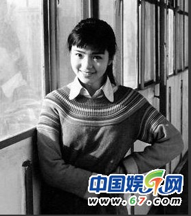 當(dāng)紅名嘴罕見童年萌照曝光 謝娜撒嬌賣萌歐弟天生性感厚唇