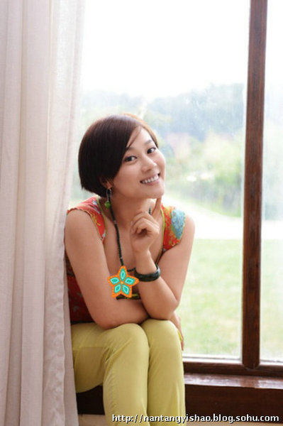 笑星高秀敏29歲女兒近照首曝光 中戲導演系畢業