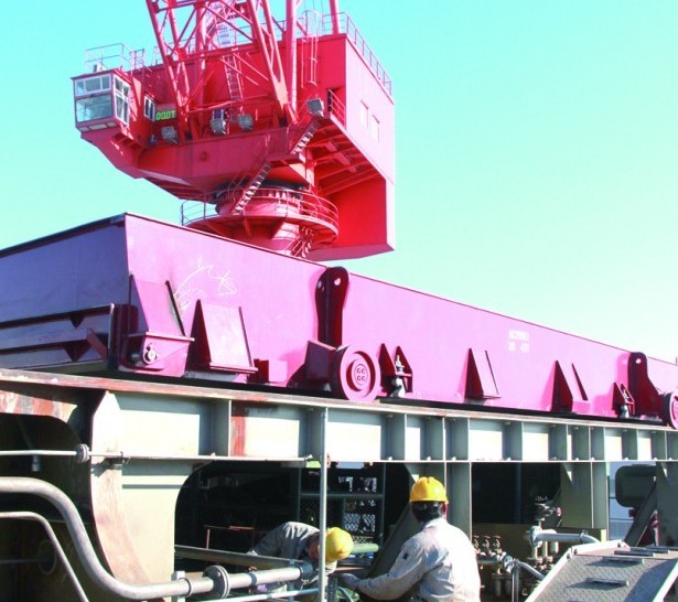 青島巨無霸貨輪載重20.5萬噸 相當于幾艘航空母艦