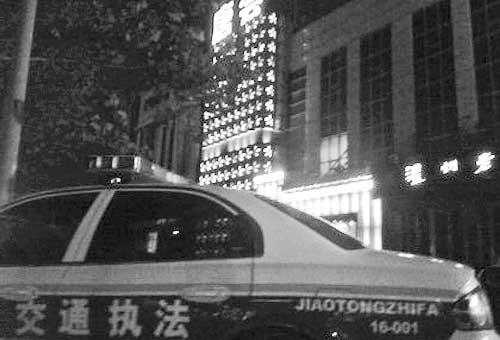 曝交通執法車奔波300公里現身歌廳門口
