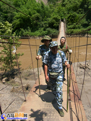 青島小哥救災(zāi)落病根 沒錢治命懸一線