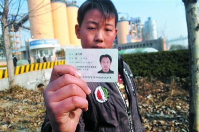 嘩!傾瀉水泥料悶死司機(jī) 嘩!傾瀉水泥料悶死司機(jī)