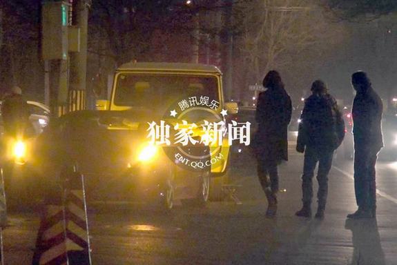 劉亦菲攜“綿羊音”曾軼可會干爹 陳金飛貼身當代駕