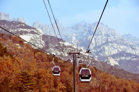 市區降下今冬第一場小雪 巨峰現霧凇奇觀