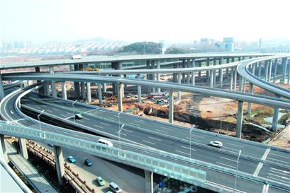 “三縱四橫”筑起路網大骨架 “三縱四橫”筑起路網大骨架