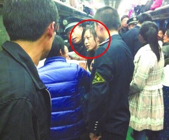 最美女孩列車上人工呼吸救老人 最美女孩列車上人工呼吸救老人