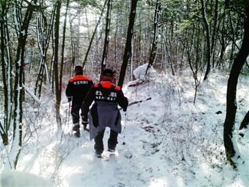 500人接力嶗山繼續搜救老高 已困103小時