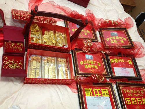 福建萬利集團(tuán)老總嫁女 嫁妝數(shù)億擺席8天(組圖)