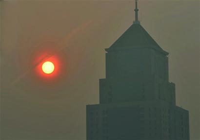 3天遭霧“霾伏”PM2.5“氣得直蹦高” 3天遭霧“霾伏”PM2.5“氣得直蹦高”