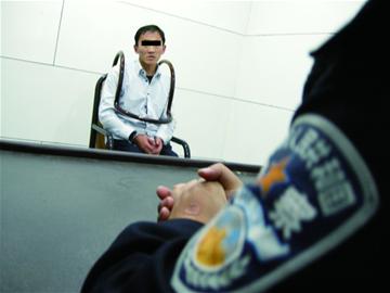 “愛瘋”破案萬名泳客中抓賊 “愛瘋”破案萬名泳客中抓賊