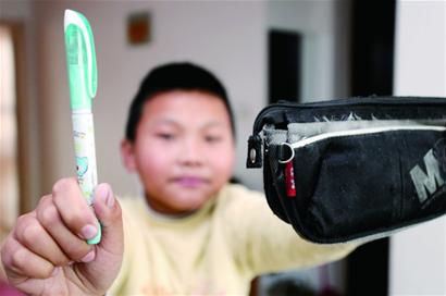 千套愛心文具送給貧困娃 千套愛心文具送給貧困娃