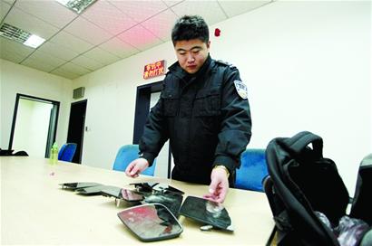 摘車“耳朵”留紙條“給錢還鏡” 摘車“耳朵”留紙條“給錢還鏡”