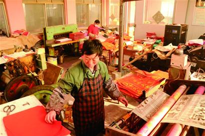 即墨肖家泊子村春節(jié)前賣掉上千噸福貼和春聯(lián) 產(chǎn)品銷往全國各地 島城福貼多數(shù)來自這個村