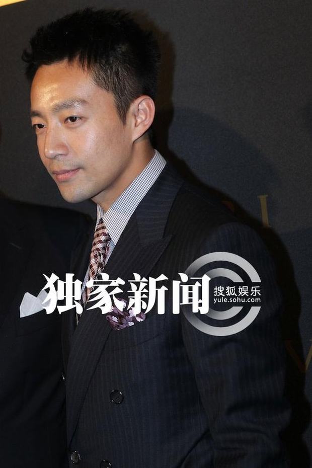 汪小菲現身向媒體雙手作揖 玩快閃避大S懷孕傳聞