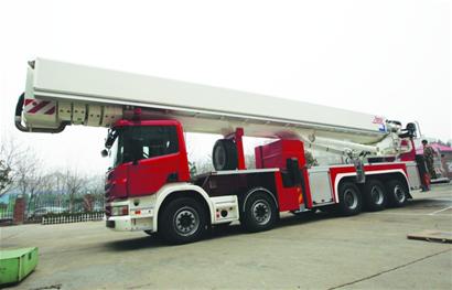 山東最高消防車在青服役 身價2100萬元 山東最高消防車在青服役 身價2100萬元