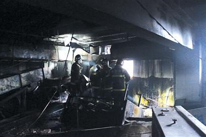 搬遷飯店發生火災 斧劈排煙通道槍掃廚房火苗